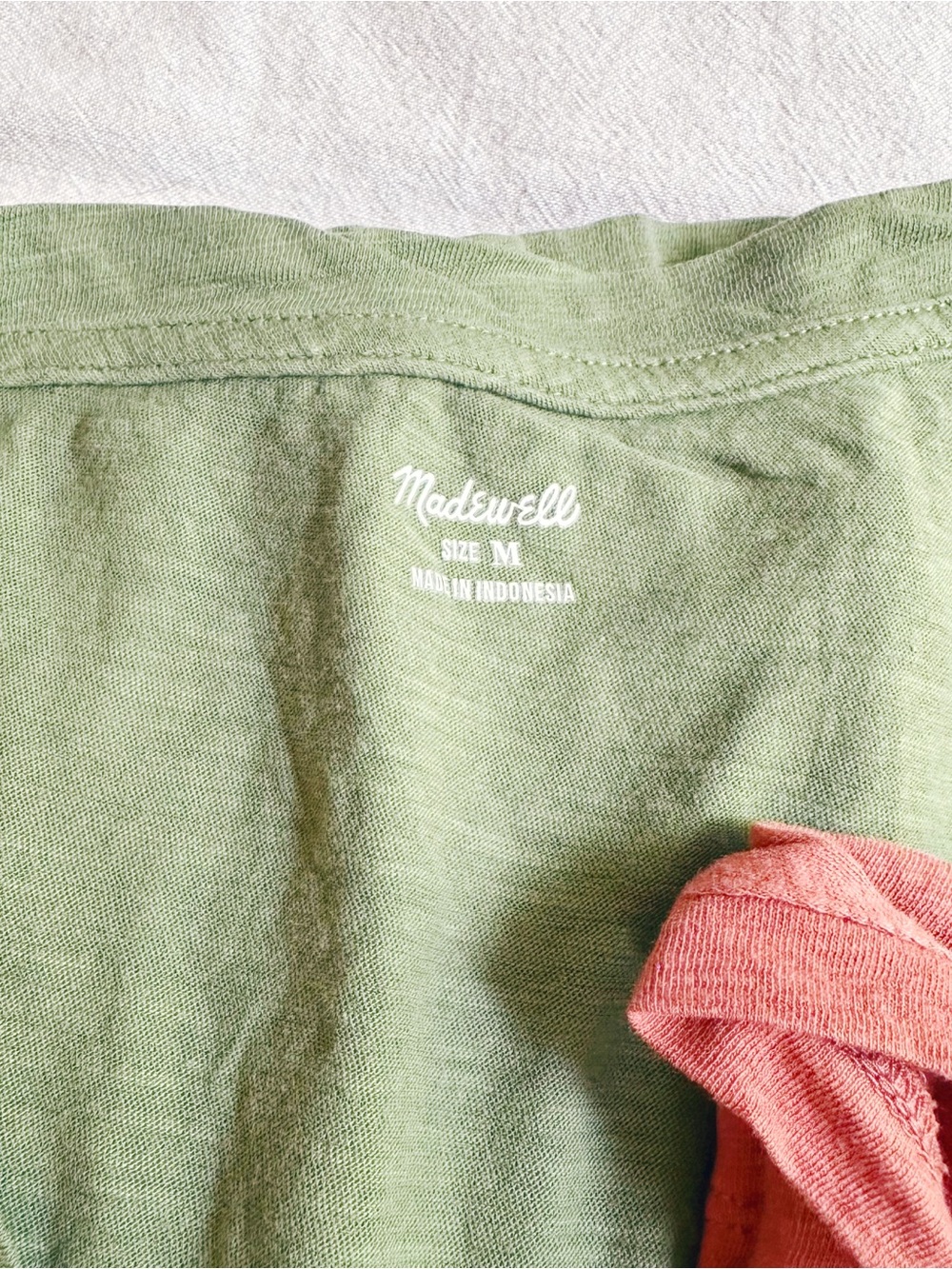 Lot of three Madewell v neck t shirts women’s medium green red olive lightweight - Picture 4 of 7